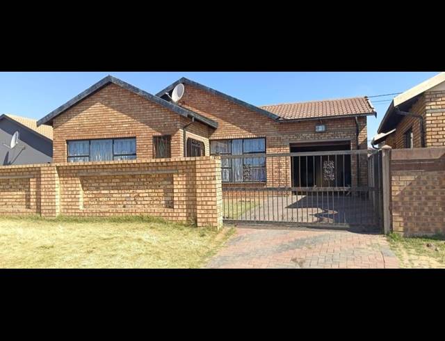 3 BEDROOM FREESTANDING FOR SALE IN KWAGUQA